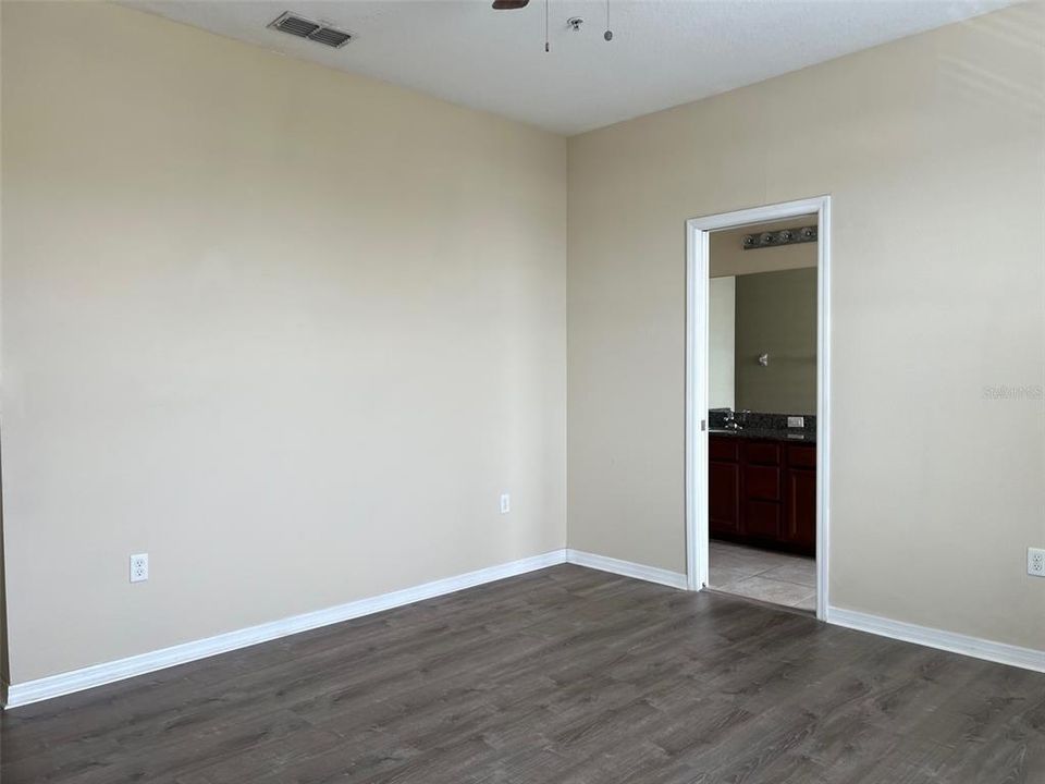 For Rent: $2,450 (3 beds, 2 baths, 1802 Square Feet)