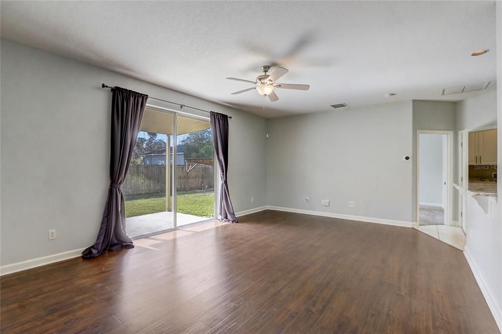 En Venta: $425,000 (3 camas, 2 baños, 1498 Pies cuadrados)