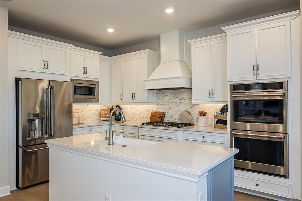 En Venta: $1,224,611 (5 camas, 5 baños, 4181 Pies cuadrados)