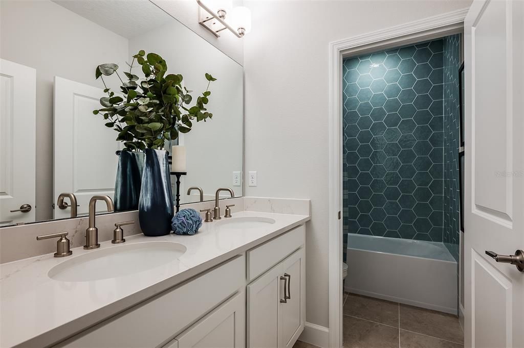 En Venta: $1,224,611 (5 camas, 5 baños, 4181 Pies cuadrados)