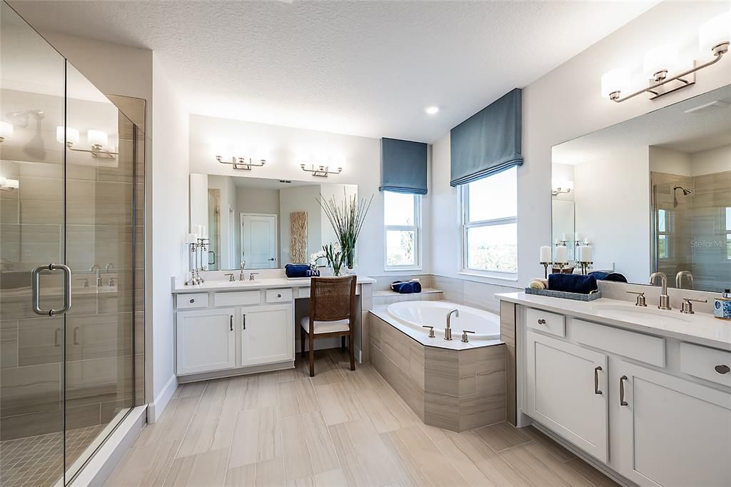 En Venta: $1,224,611 (5 camas, 5 baños, 4181 Pies cuadrados)