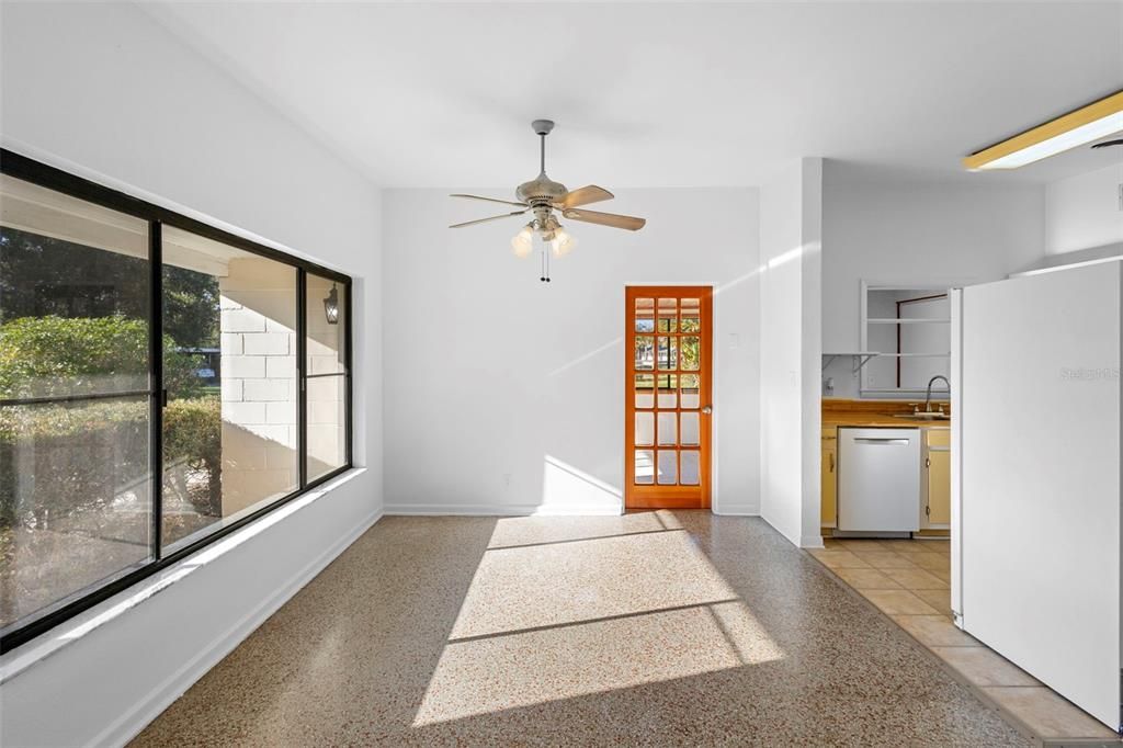 На продажу: $240,000 (3 спален, 1 ванн, 1538 Квадратных фут)