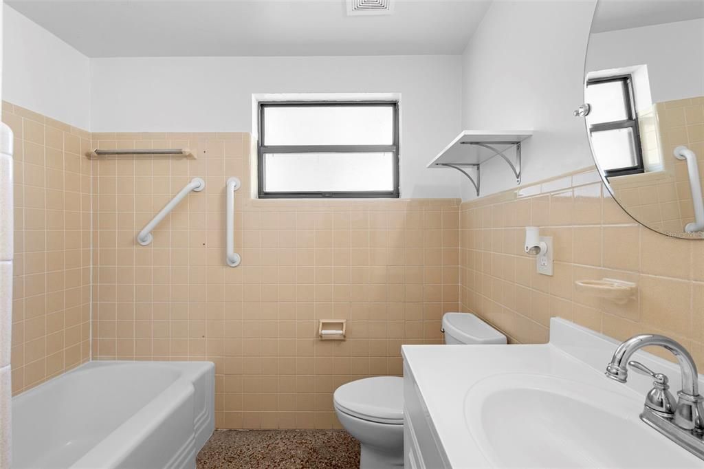 На продажу: $240,000 (3 спален, 1 ванн, 1538 Квадратных фут)