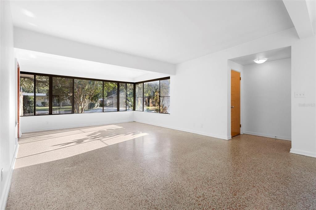 На продажу: $240,000 (3 спален, 1 ванн, 1538 Квадратных фут)