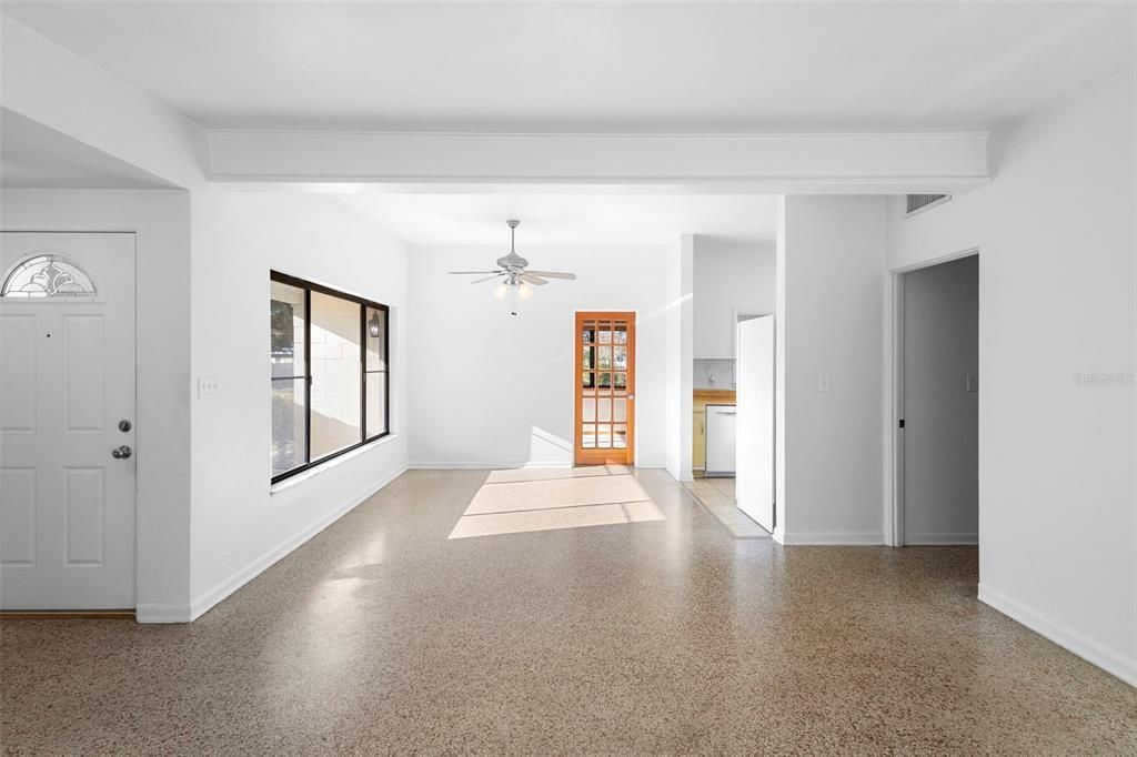 На продажу: $240,000 (3 спален, 1 ванн, 1538 Квадратных фут)