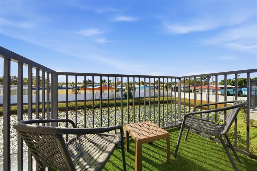 待售: $276,000 (2 贝兹, 2 浴室, 1350 平方英尺)