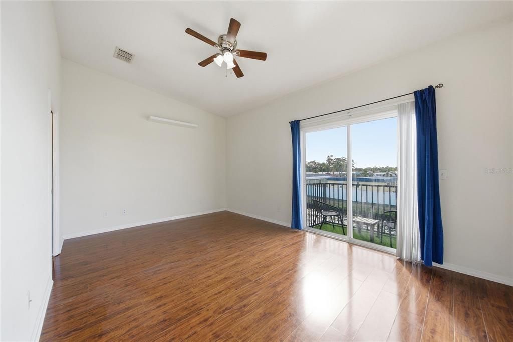 待售: $276,000 (2 贝兹, 2 浴室, 1350 平方英尺)