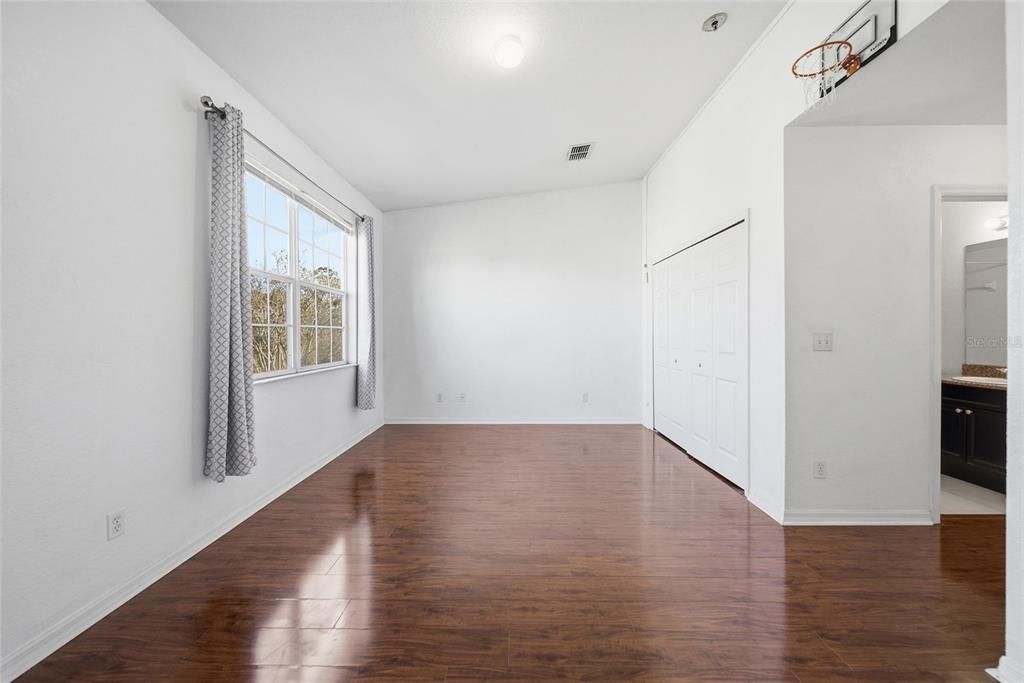 待售: $276,000 (2 贝兹, 2 浴室, 1350 平方英尺)