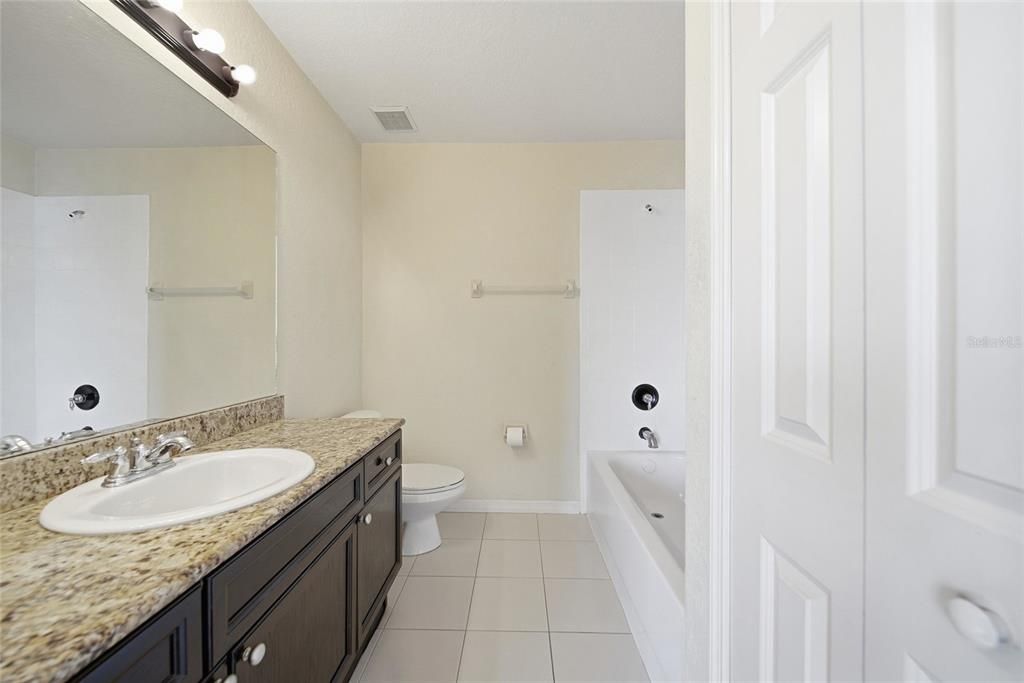 待售: $276,000 (2 贝兹, 2 浴室, 1350 平方英尺)