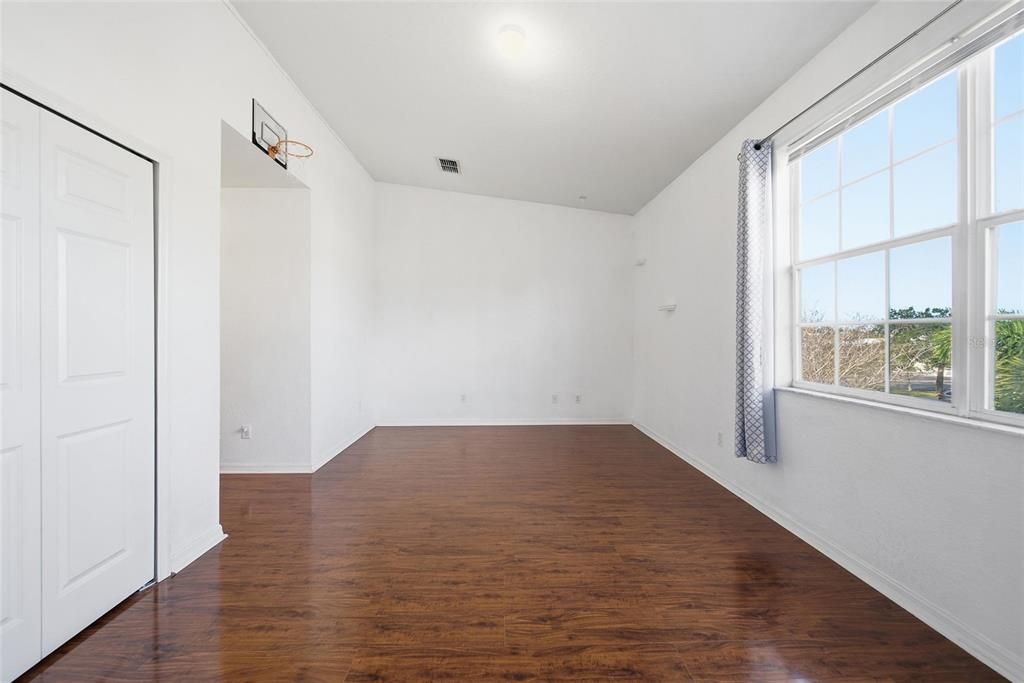 待售: $276,000 (2 贝兹, 2 浴室, 1350 平方英尺)