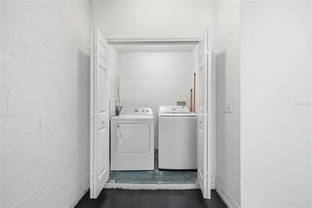 待售: $276,000 (2 贝兹, 2 浴室, 1350 平方英尺)