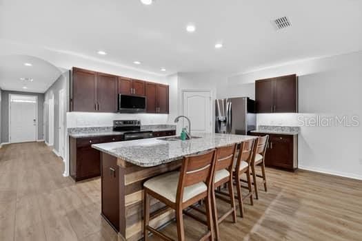 待售: $372,500 (4 贝兹, 2 浴室, 1867 平方英尺)