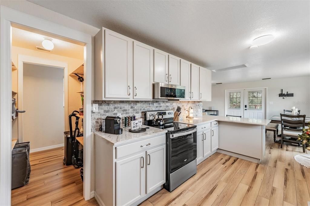 На продажу: $620,000 (2 спален, 2 ванн, 1200 Квадратных фут)