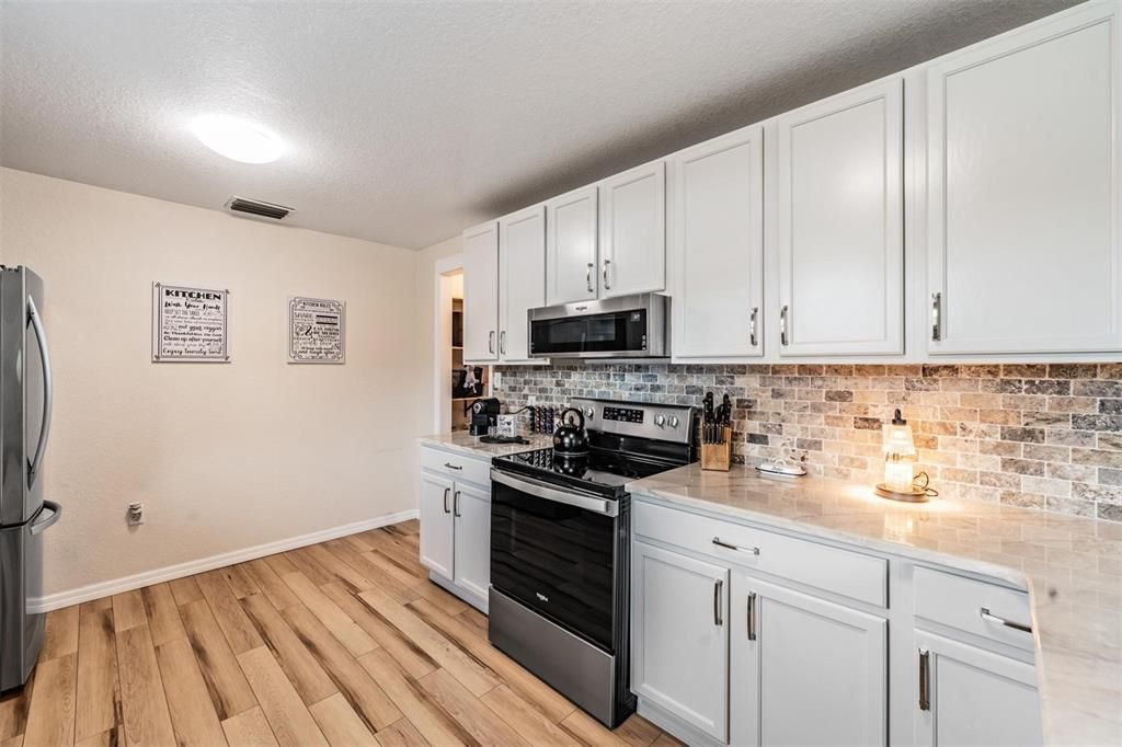 На продажу: $620,000 (2 спален, 2 ванн, 1200 Квадратных фут)