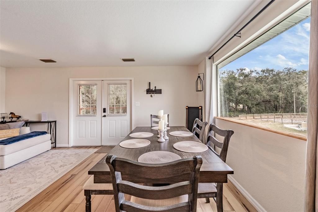 На продажу: $620,000 (2 спален, 2 ванн, 1200 Квадратных фут)