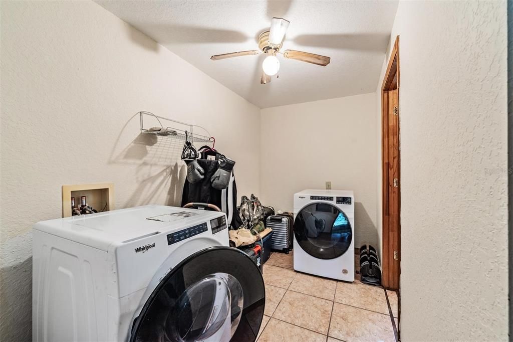 На продажу: $620,000 (2 спален, 2 ванн, 1200 Квадратных фут)