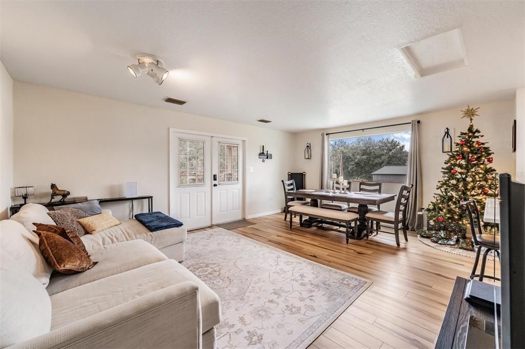 На продажу: $620,000 (2 спален, 2 ванн, 1200 Квадратных фут)