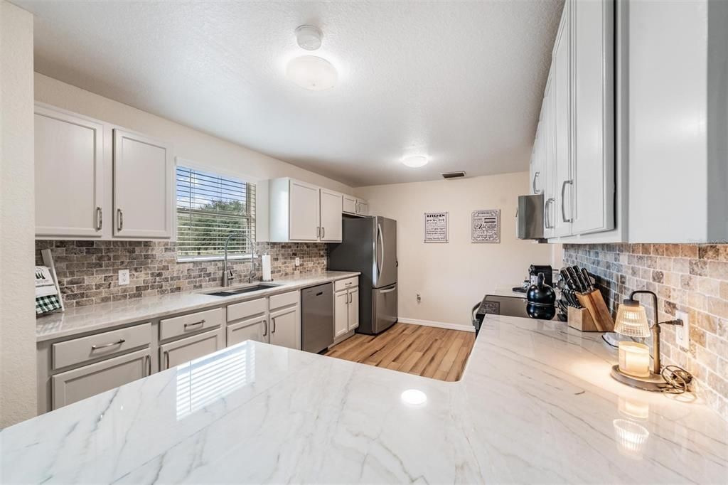 На продажу: $620,000 (2 спален, 2 ванн, 1200 Квадратных фут)