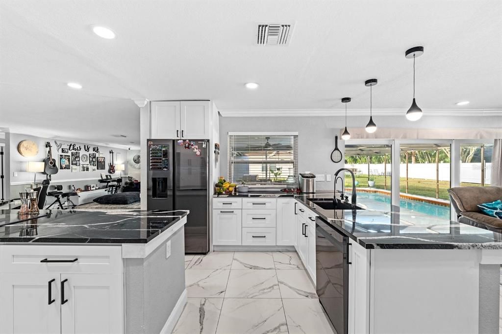 待售: $860,000 (4 贝兹, 3 浴室, 2462 平方英尺)