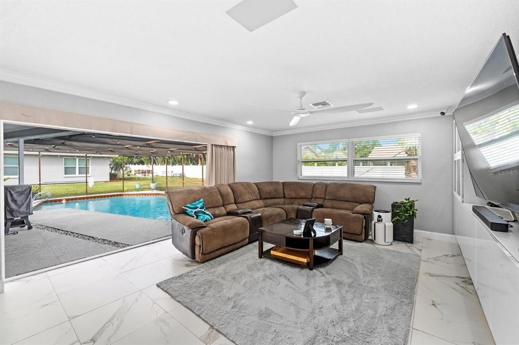 待售: $860,000 (4 贝兹, 3 浴室, 2462 平方英尺)