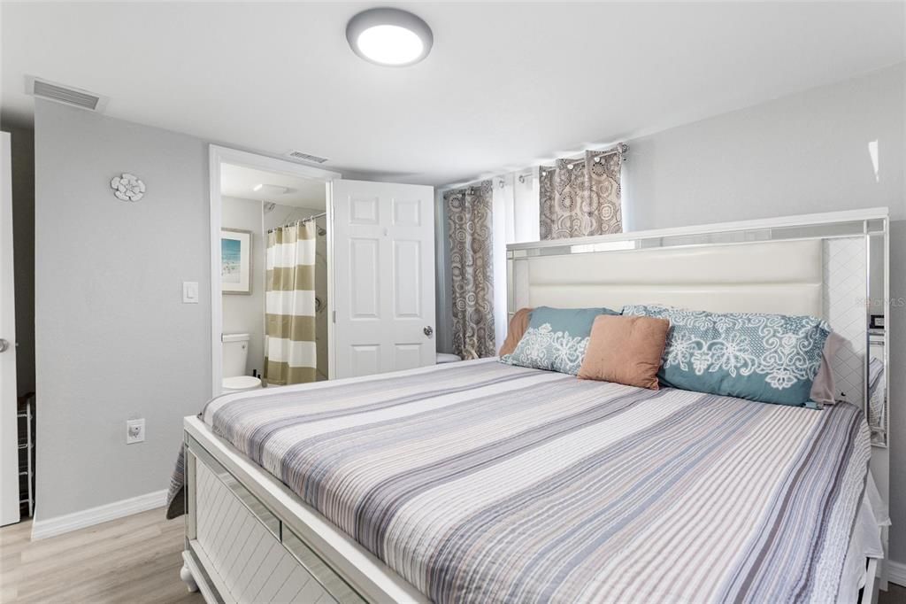 For Sale: $255,000 (3 beds, 2 baths, 1040 Square Feet)