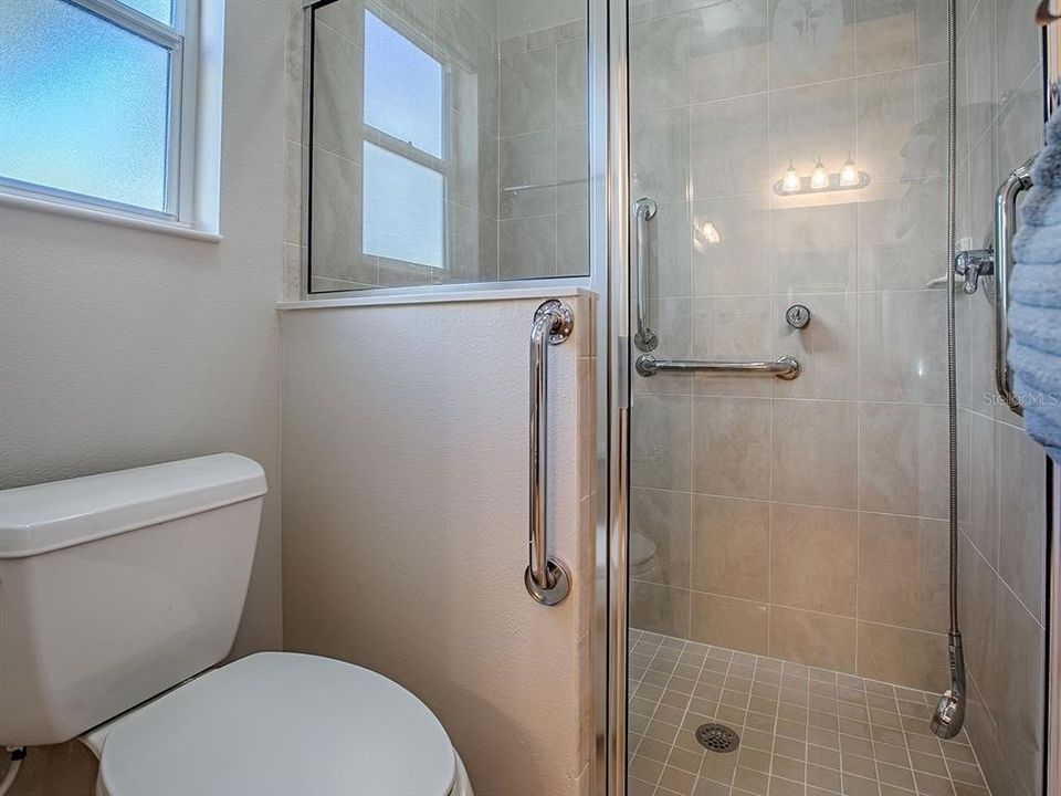 На продажу: $409,900 (3 спален, 2 ванн, 1861 Квадратных фут)