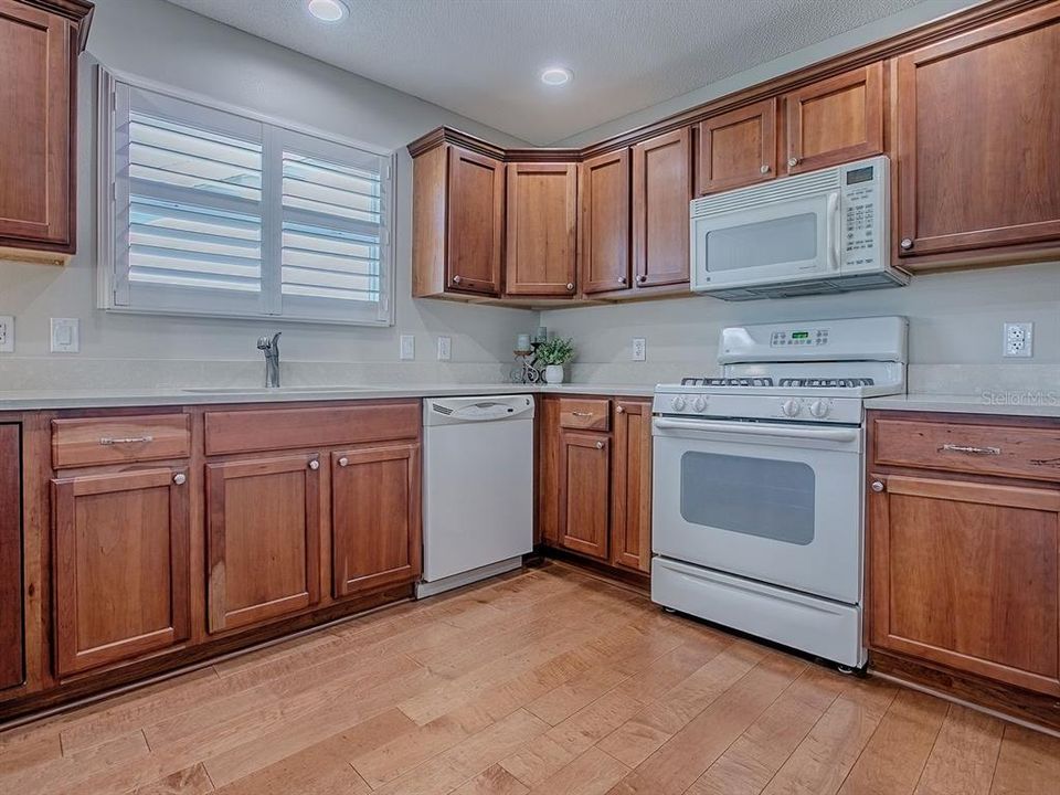 На продажу: $409,900 (3 спален, 2 ванн, 1861 Квадратных фут)