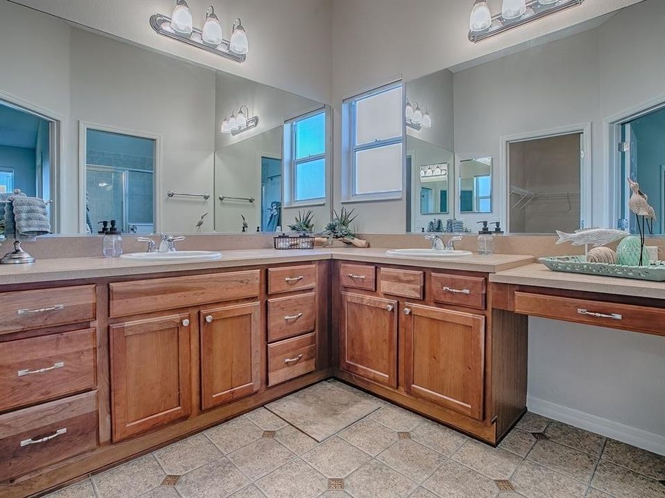 На продажу: $409,900 (3 спален, 2 ванн, 1861 Квадратных фут)