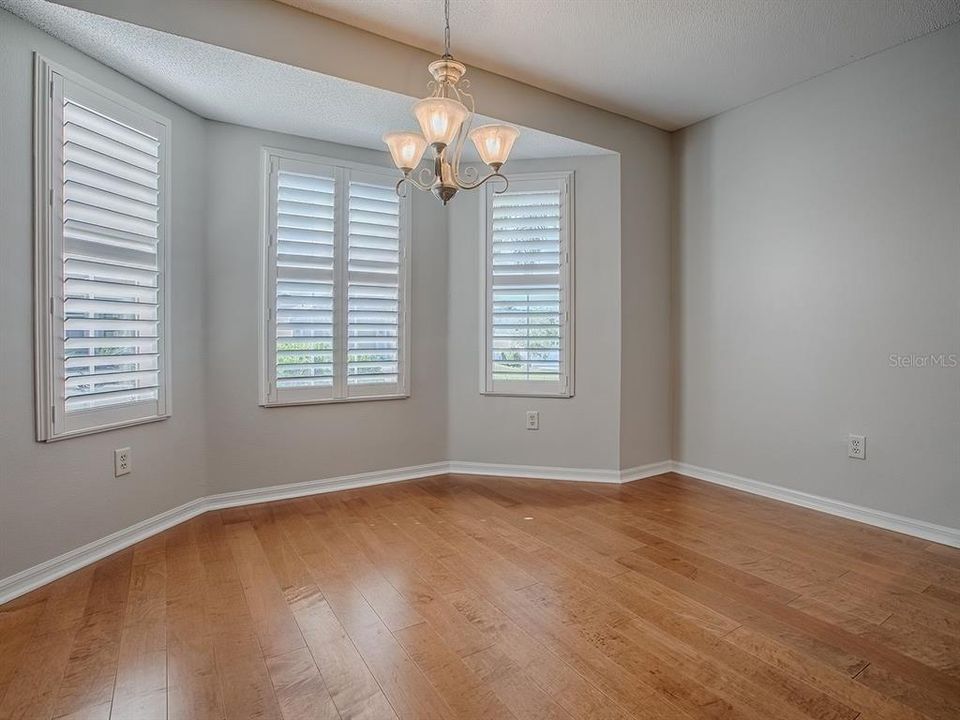 На продажу: $409,900 (3 спален, 2 ванн, 1861 Квадратных фут)