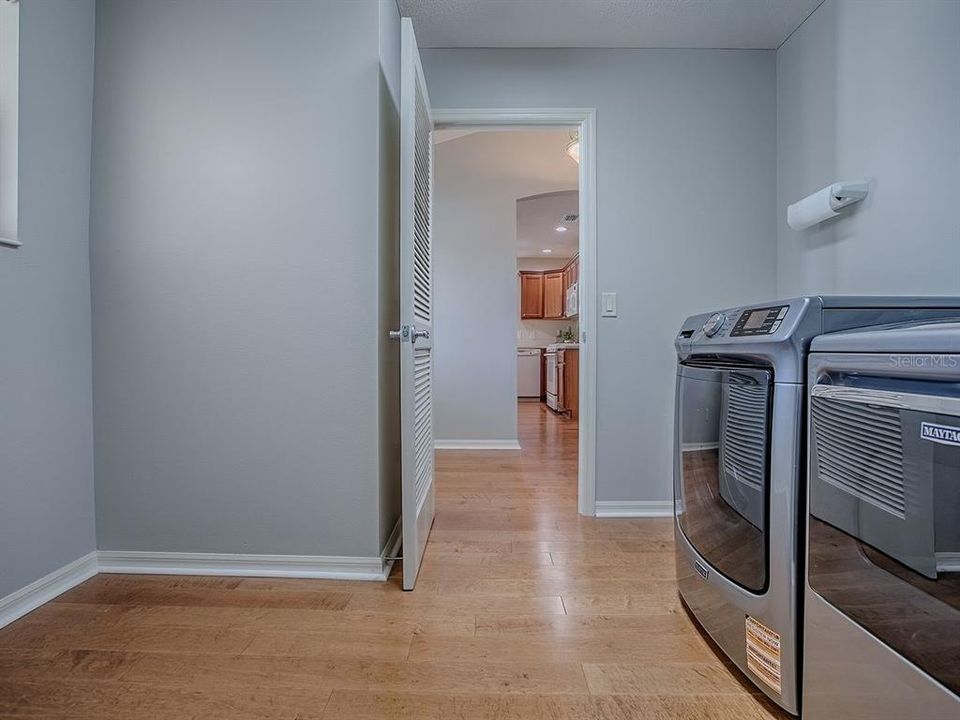 На продажу: $409,900 (3 спален, 2 ванн, 1861 Квадратных фут)