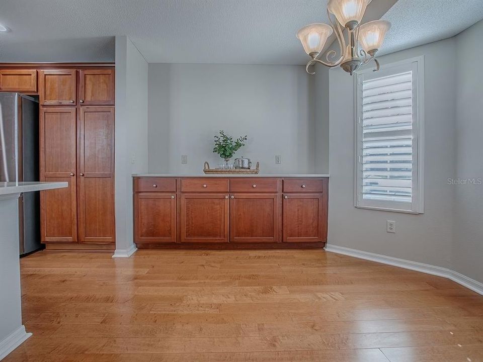 На продажу: $409,900 (3 спален, 2 ванн, 1861 Квадратных фут)