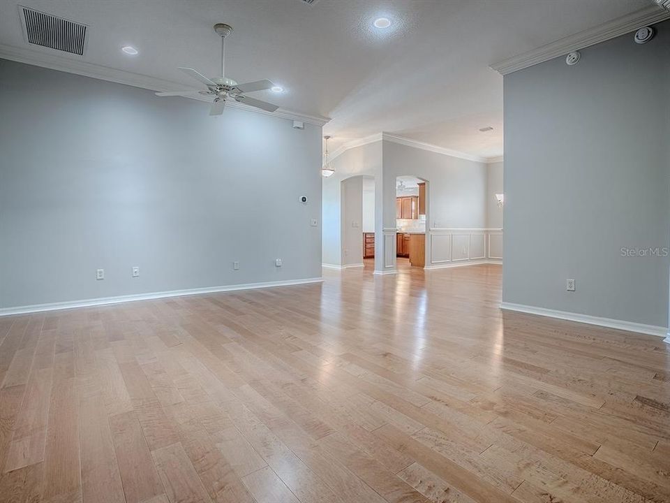 На продажу: $409,900 (3 спален, 2 ванн, 1861 Квадратных фут)