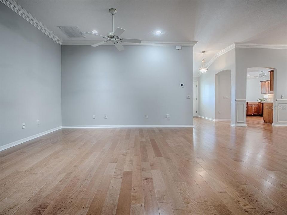 На продажу: $409,900 (3 спален, 2 ванн, 1861 Квадратных фут)