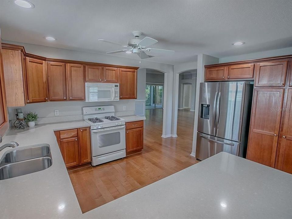 На продажу: $409,900 (3 спален, 2 ванн, 1861 Квадратных фут)