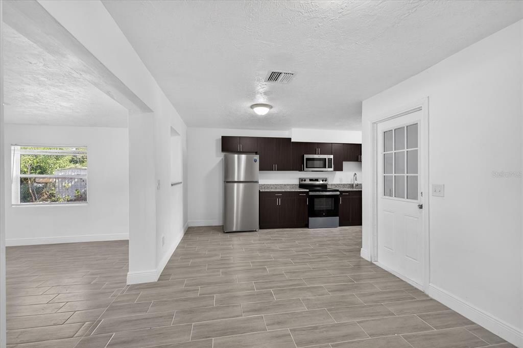 For Sale: $289,900 (3 beds, 2 baths, 1358 Square Feet)