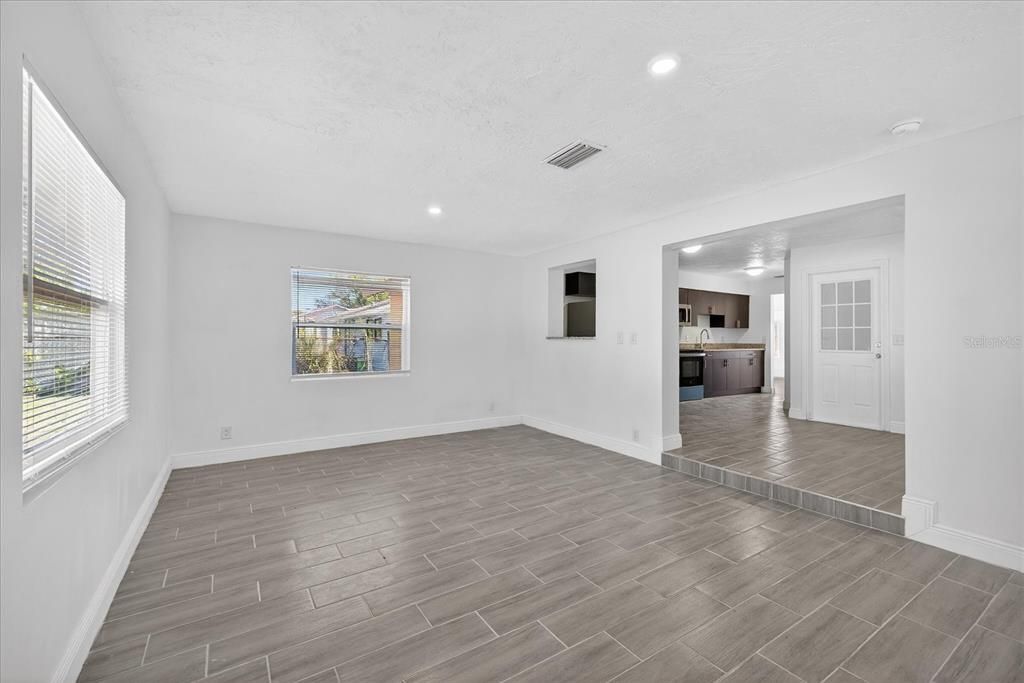 For Sale: $289,900 (3 beds, 2 baths, 1358 Square Feet)