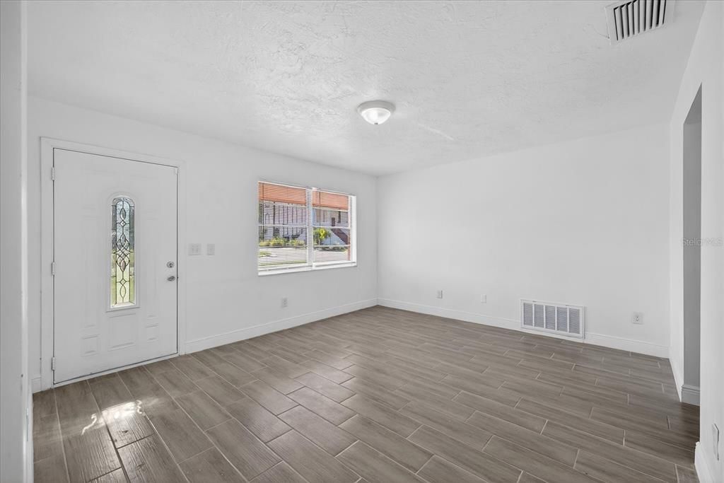 For Sale: $289,900 (3 beds, 2 baths, 1358 Square Feet)