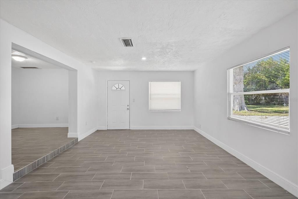 For Sale: $289,900 (3 beds, 2 baths, 1358 Square Feet)