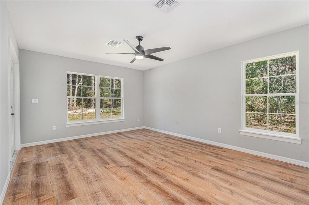 待售: $274,000 (3 贝兹, 2 浴室, 1449 平方英尺)