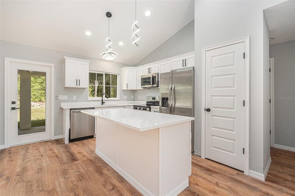 待售: $274,000 (3 贝兹, 2 浴室, 1449 平方英尺)