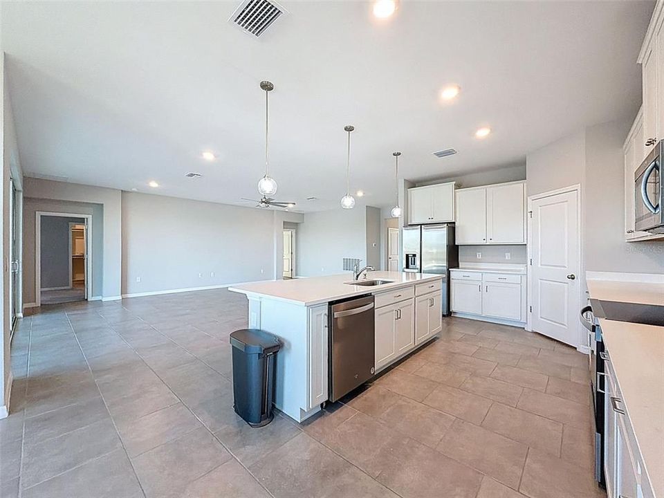 待售: $549,900 (4 贝兹, 3 浴室, 2528 平方英尺)