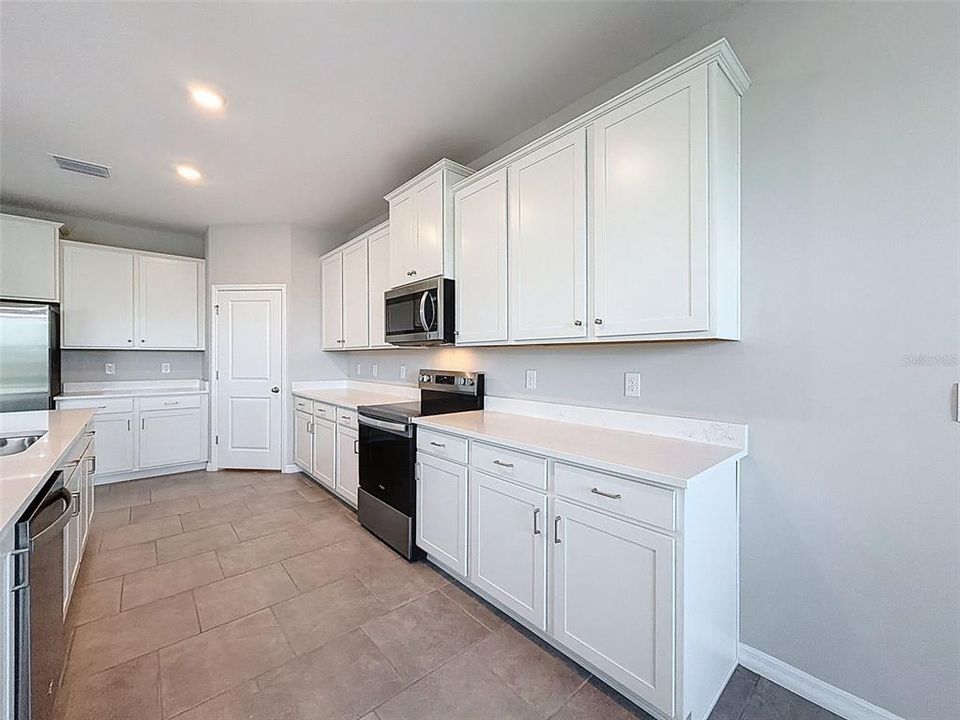 待售: $549,900 (4 贝兹, 3 浴室, 2528 平方英尺)