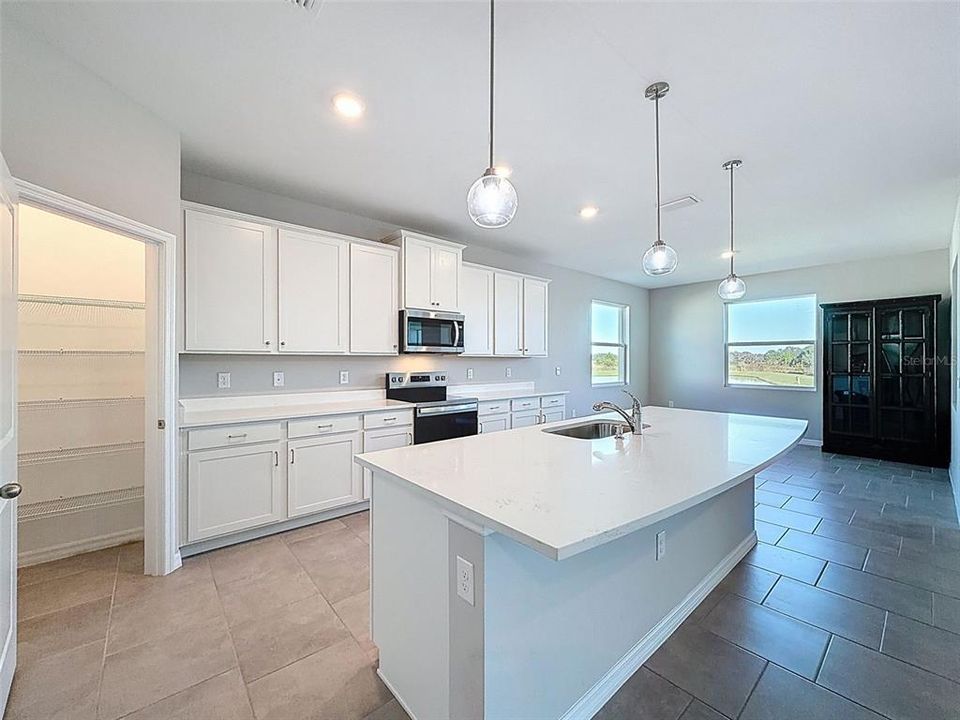 待售: $549,900 (4 贝兹, 3 浴室, 2528 平方英尺)