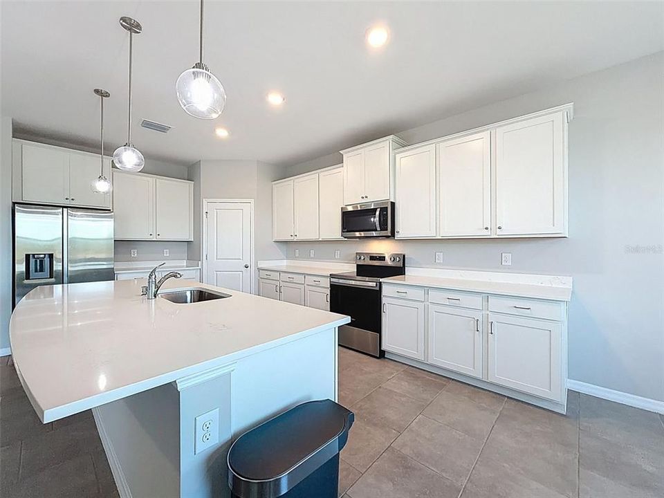 待售: $549,900 (4 贝兹, 3 浴室, 2528 平方英尺)