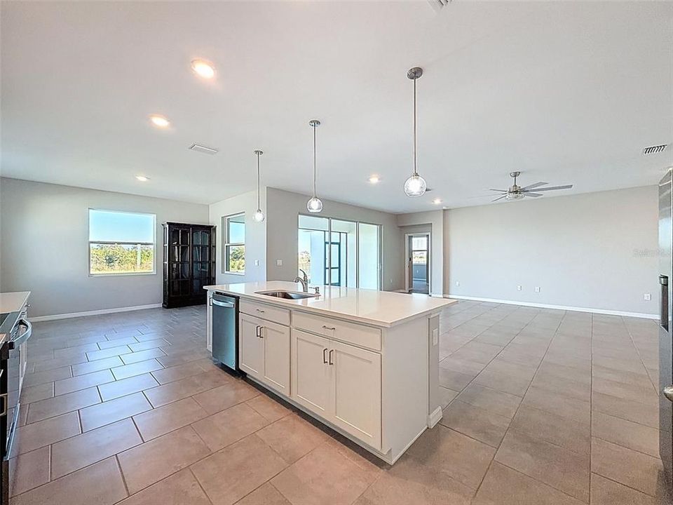 待售: $549,900 (4 贝兹, 3 浴室, 2528 平方英尺)