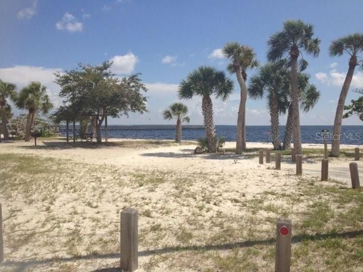 待售: $259,900 (0.23 acres)