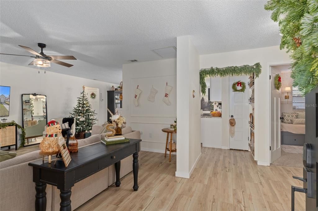 For Sale: $265,000 (2 beds, 2 baths, 1274 Square Feet)