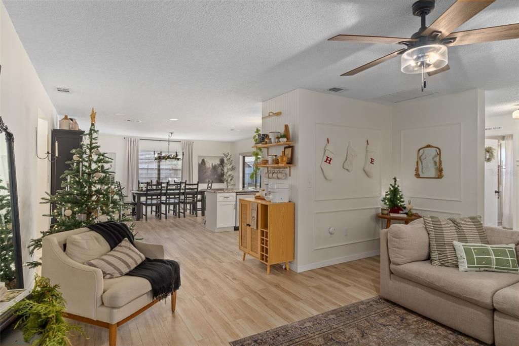 For Sale: $265,000 (2 beds, 2 baths, 1274 Square Feet)