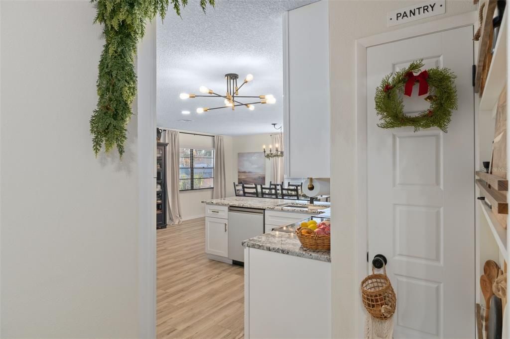 For Sale: $265,000 (2 beds, 2 baths, 1274 Square Feet)