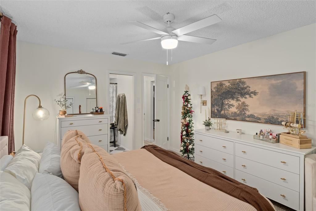 For Sale: $265,000 (2 beds, 2 baths, 1274 Square Feet)